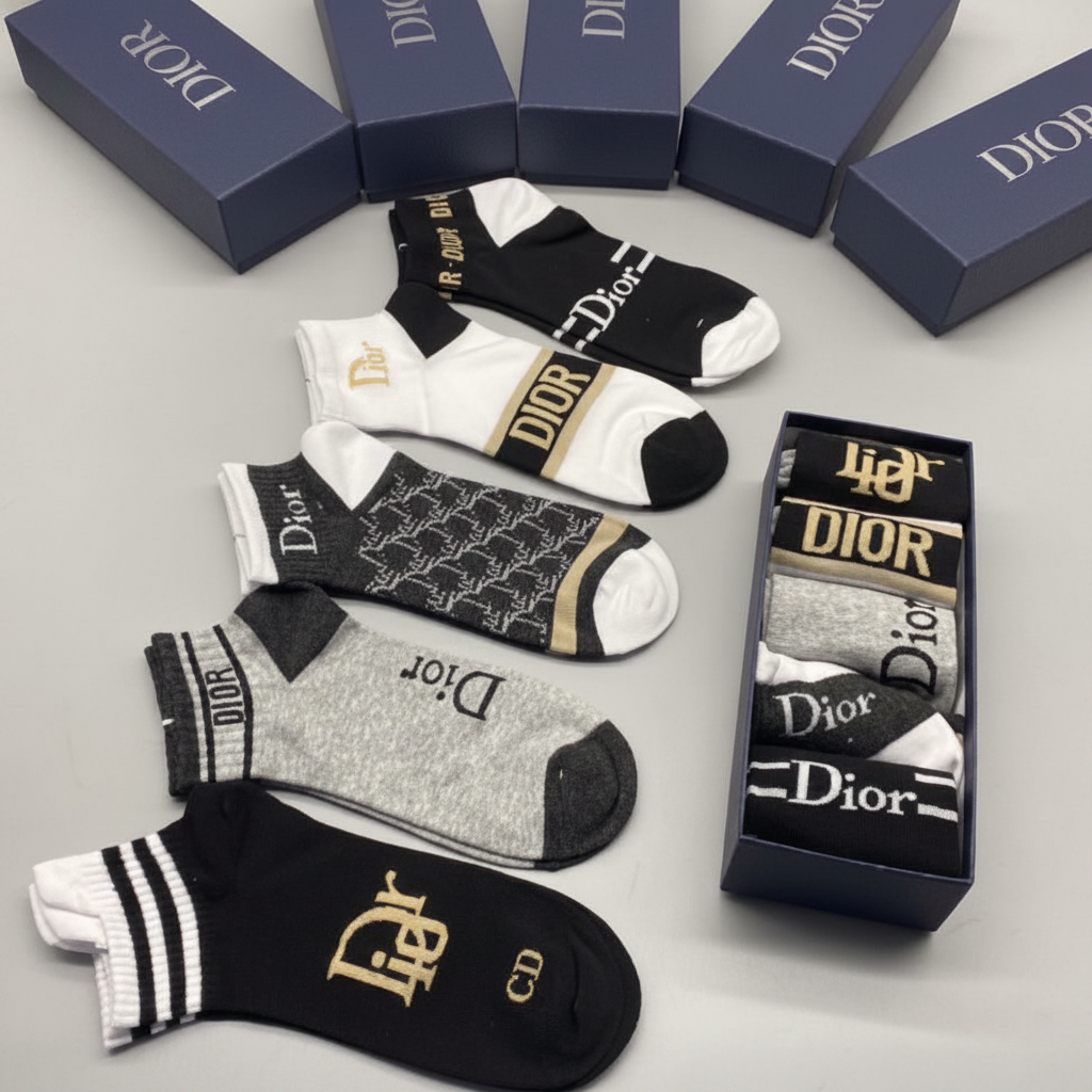 Calcetines Dior flat lay mármol