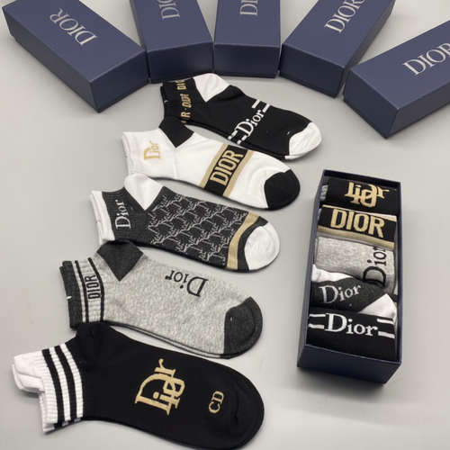 Calcetines Dior flat lay mármol